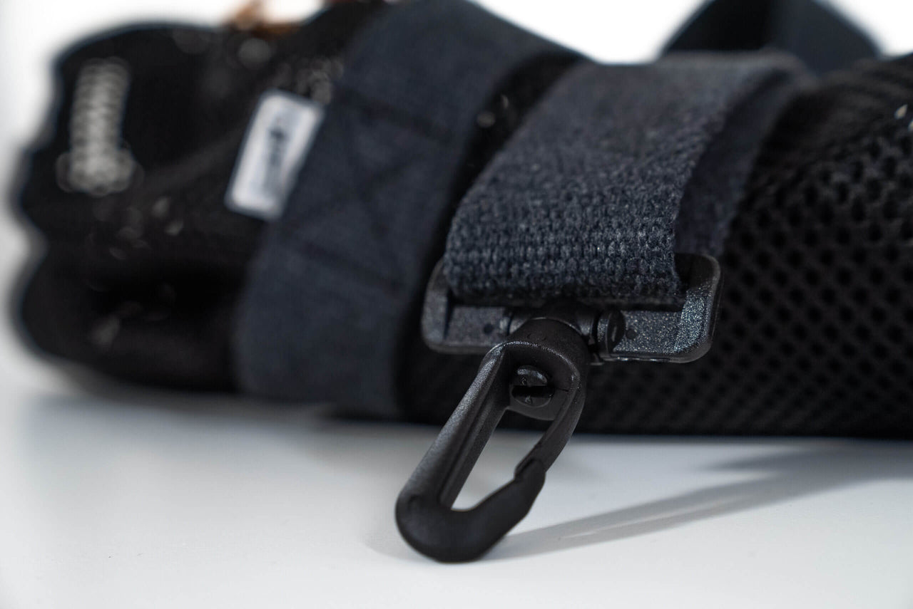 safety clip dachshund shoulder carrier detail